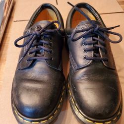 Black Dr Martens boots