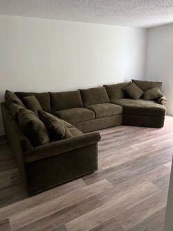 Large sectional sofa w/ sofa bed
