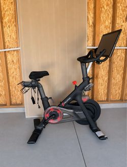 Peloton Indoor Exercise Bike with Screen