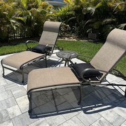 Lounge Chairs & Table