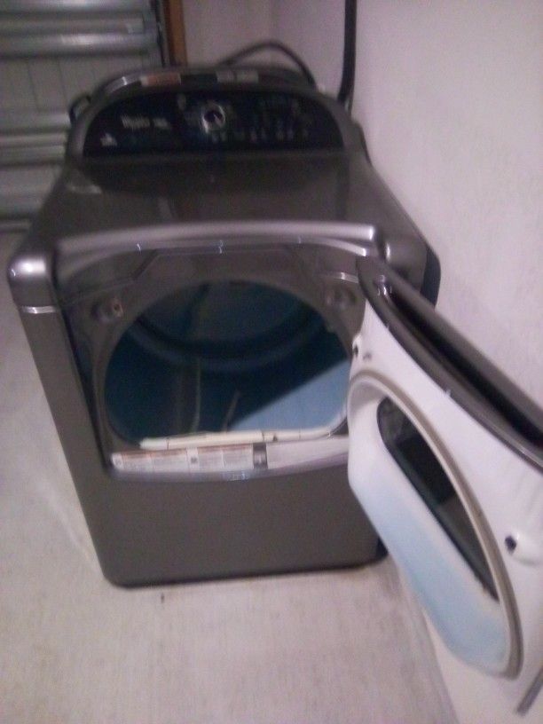 Whirlpool Washer N Dryer Set