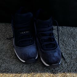 Nike Air Jordan 11 Retro Midnight Navy Velvet GS Size 8.5 US / 40 EU Sneakers