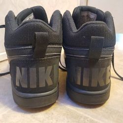 Black NIKE Sneakers 