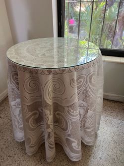 Round decor table