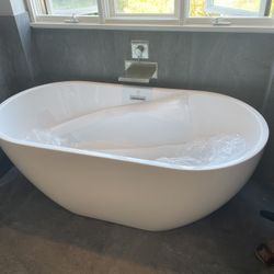 Wyndham Collection  Bathtub Brand New -  $250