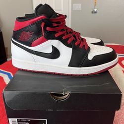 Jordan 1 Mids