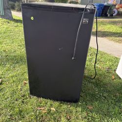Mini fridge