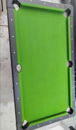 6FT Pool Table ( with accessories)