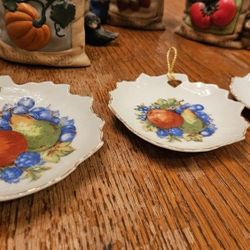 NEW  DECORATIVE  3 WALL PLATES  DECOR, SALE