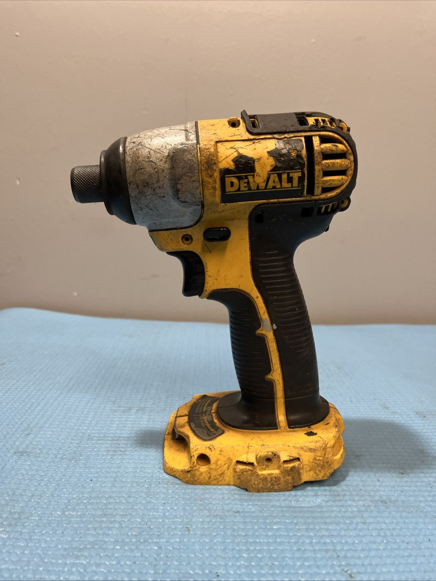 Dewalt DC825 1/4" Cordless Impact Driver Type 3 18V, No Battery Tool Only