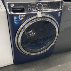 New Scratch And Dent GE Front Load Washer. 1 Year Warranty 