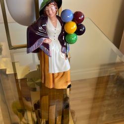 Royal Doulton HN 2935 BALLOON LADY Moratid bY PeterAGe. ROVAL DOINTON PABLEWARE LASITED 19OS