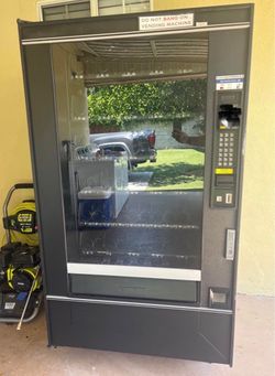 Vending machine (snack) NEED GONE