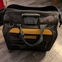 DeWalt Lighted Tool Bag