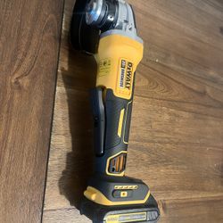 Dewalt DCG406 125mm Brushless Angle Grinder with DCB201 2.0Ah XR Li-Ion Battery Condition: Like New Description: Experience the power and precision of