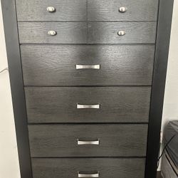 Black 5-Drawer Dresser – Good Condition
