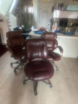 I’m selling these three office chairs
