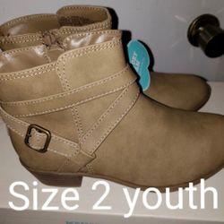 NEW- Boots size 2 youth