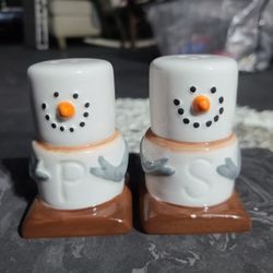 Marshmellow Salt And Pepper Shakers