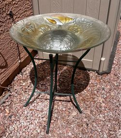 Light up, solar birdbath