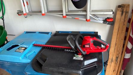 Toro hedge trimmer