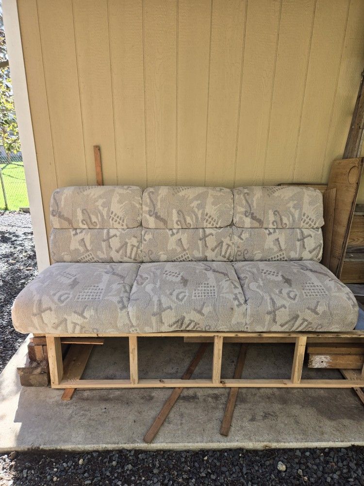 RV Jack Kife Couch