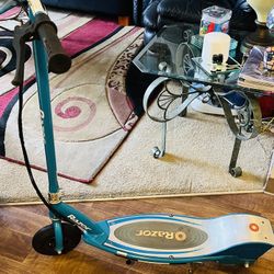 RAZOR E200 SCOOTER 