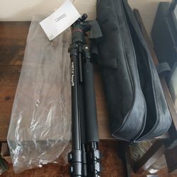 Davis & Sanford Voyager TG 4-Section Aluminum Tripod with TriggerGrip Ball Head