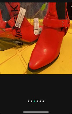 Botas Unas Rojas Y Otras Negras 7/5