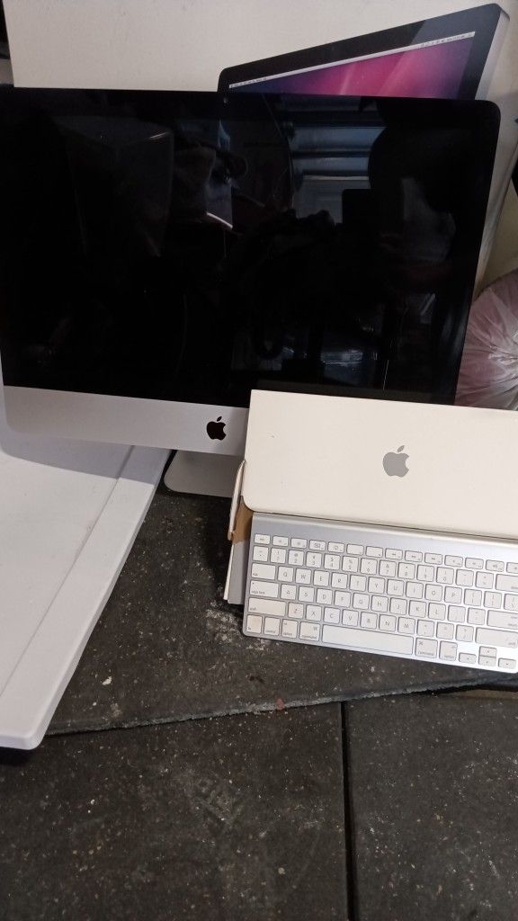 APPLE iMAC 21.5' LED Computer WITH KEYBOARD IN BOX EXCELLENT
