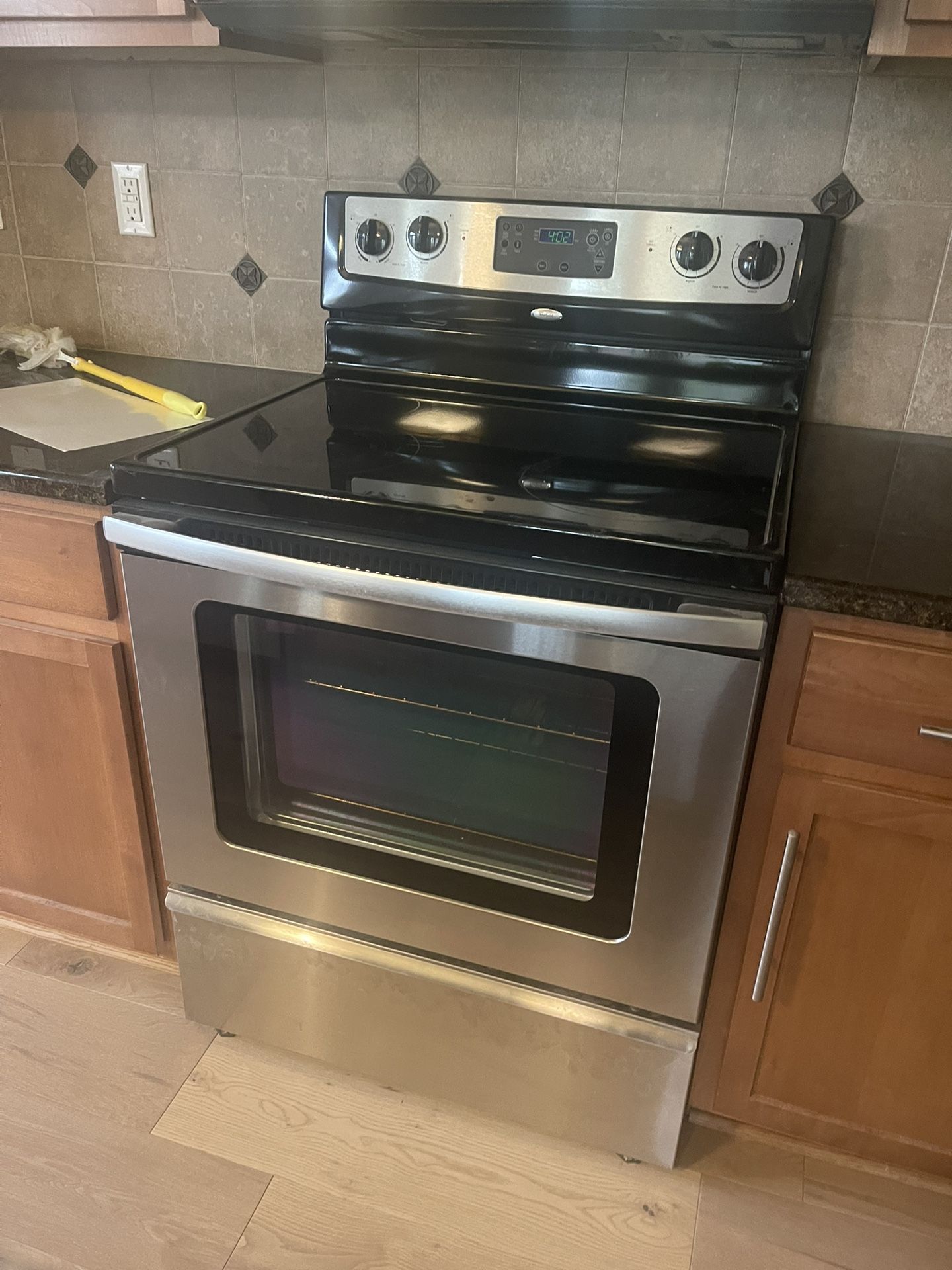 $50 - Whirlpool Electric Range
