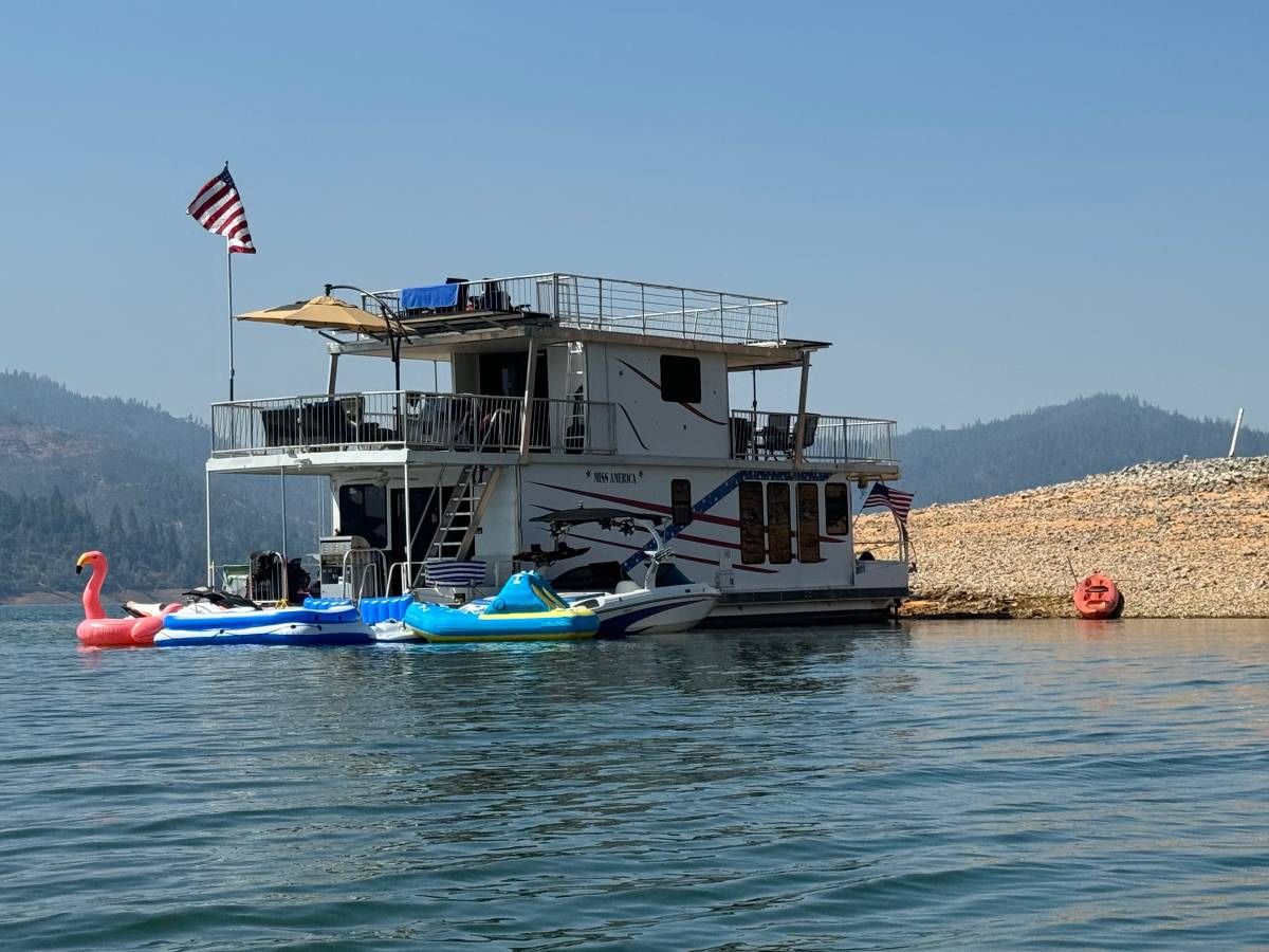 Custom 3-Level Houseboat – Shasta Lake (Redding, CA)
