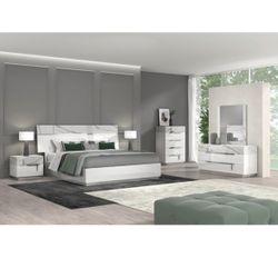 4 Pcs Queen ( Bed, Dresser, Mirror, Nightstand ) MATTRESS NOT INCLUDED 