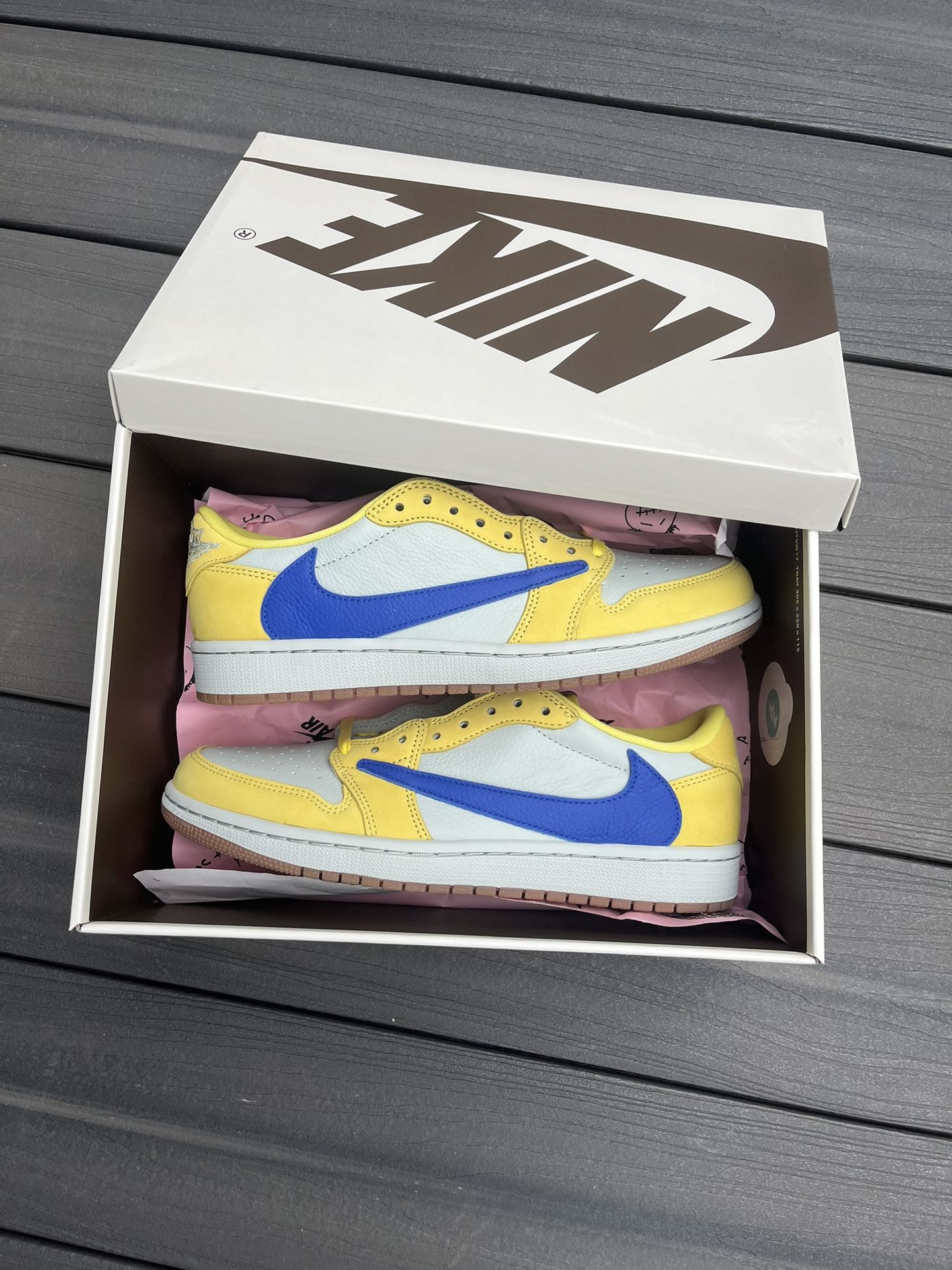Travis Scott X Jordan 1 Low Canary