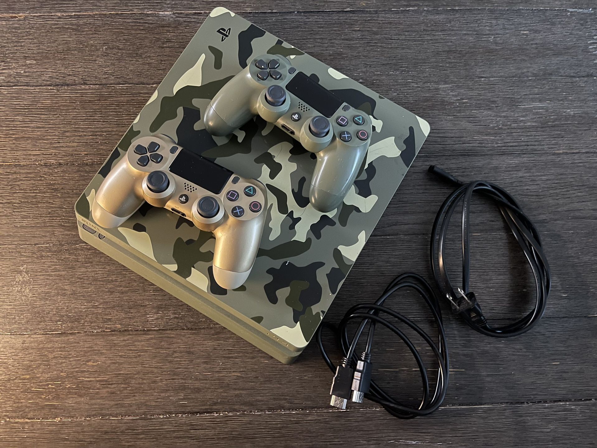 Selling my PlayStation 4 Modern Warfare Edition – works perfectly!