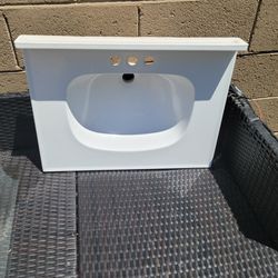 For Sale Sink The Bathroom The Size Is 25x19 Ofert Today $25 dollar