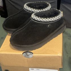 Black UGG Tasmann (9T)