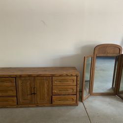 Dresser With Mirror 