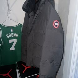 Canada Goose Size Large