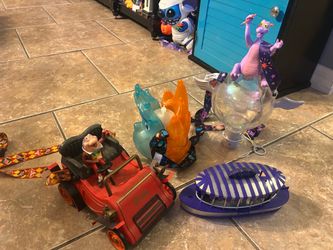 Disney parks popcorn buckets.