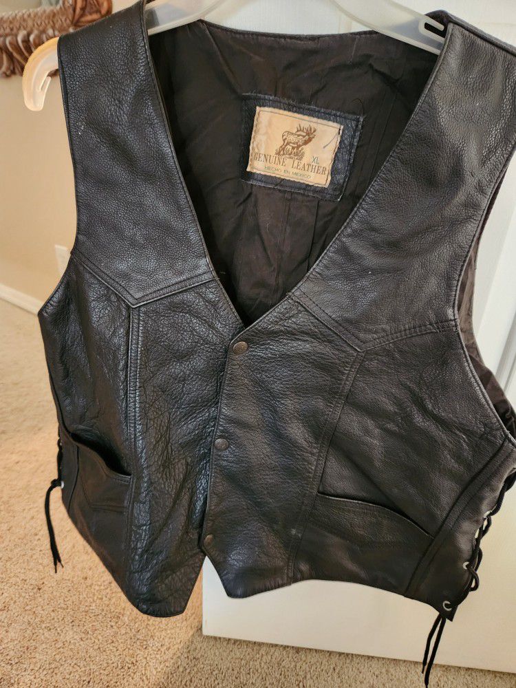 Mens XL Leather Vest & Harley Davidson Chaps