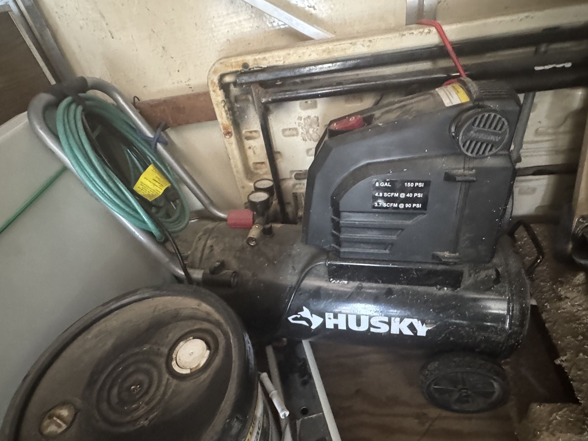 Compressor Husky 8 Gallons