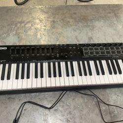 M audio oxygen pro61 midi keyboard w/ cord 