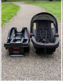 Graco SnugRide 35 Infant Car Seat with Base