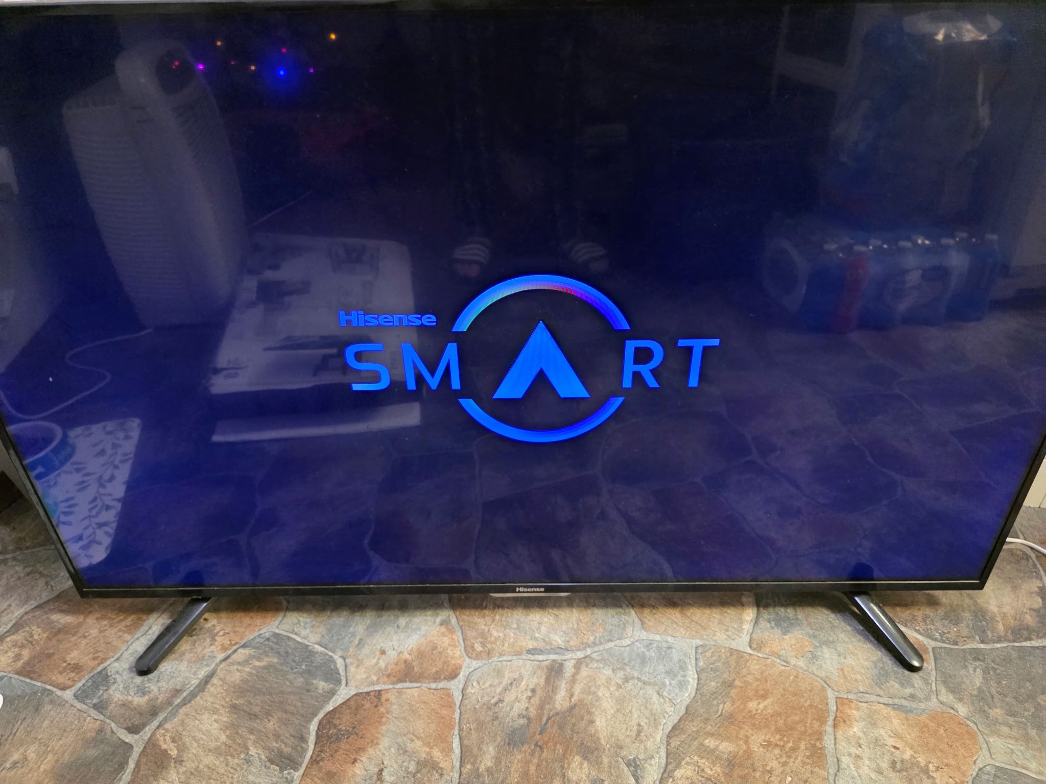 Hisense 55” Smart Tv , No Issues But Need a Remote , You Can Purchase a Remote In Amazon 