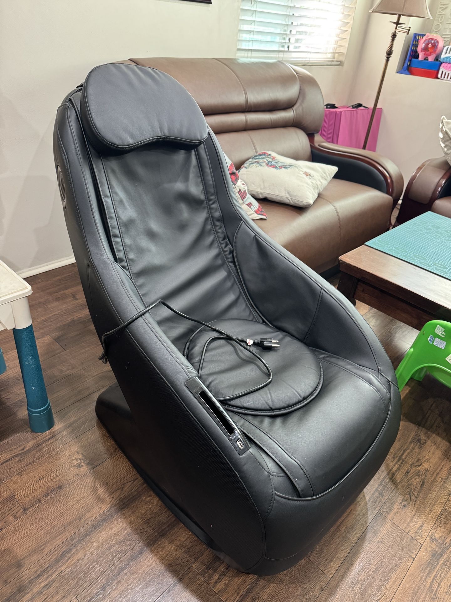 Massage chair with Bluetooth speaker