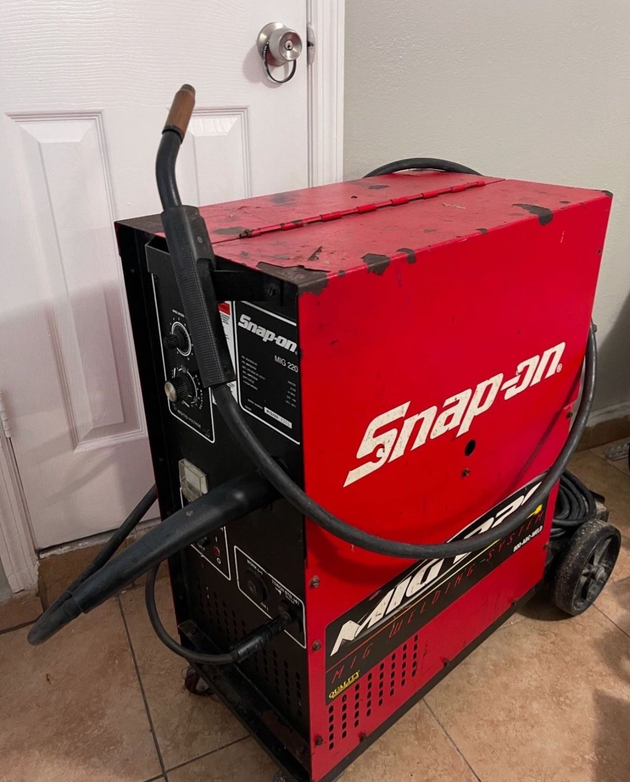Snap On 220 A Workhorse MIG Welder