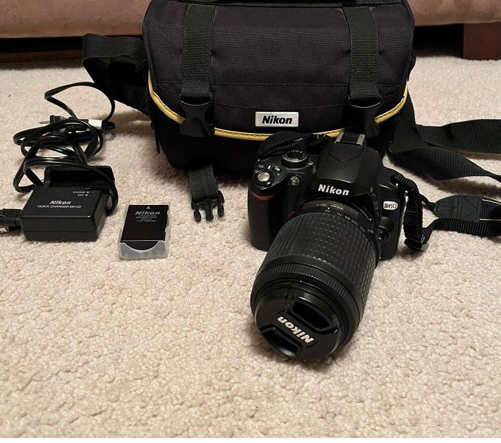 AFS DX Nikon Camera With Everything Included In The Pictures
