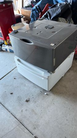 Washer and dryer pedestal
