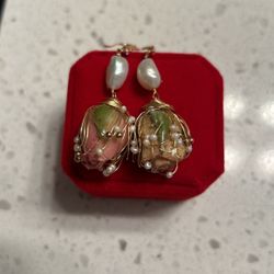 gold plated rose earring with pearl